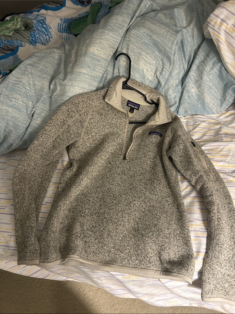 patagonia oatmeal better sweater quarter zip in women’s small, great condition